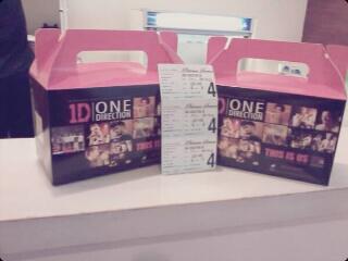 Hey! Kemarin ness nonton film3D nya 1D lohh yang ThisIsUs! Keren{}