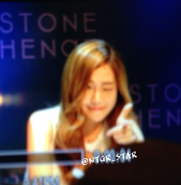 [PIC][31.08.13] Jessica tại buổi fansign cho nhãn hiệu trang sức "Stone Henge" BS-Wg4XCcAAeXkE