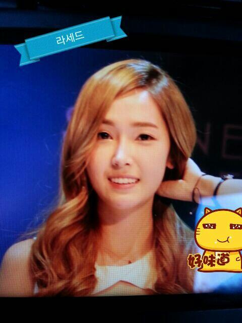 [PIC][31-08-2013]Jessica xuất hiện tại buổi fansign cho "StoneHenge" vào chiều nay BS-i3q1CYAAbkZe