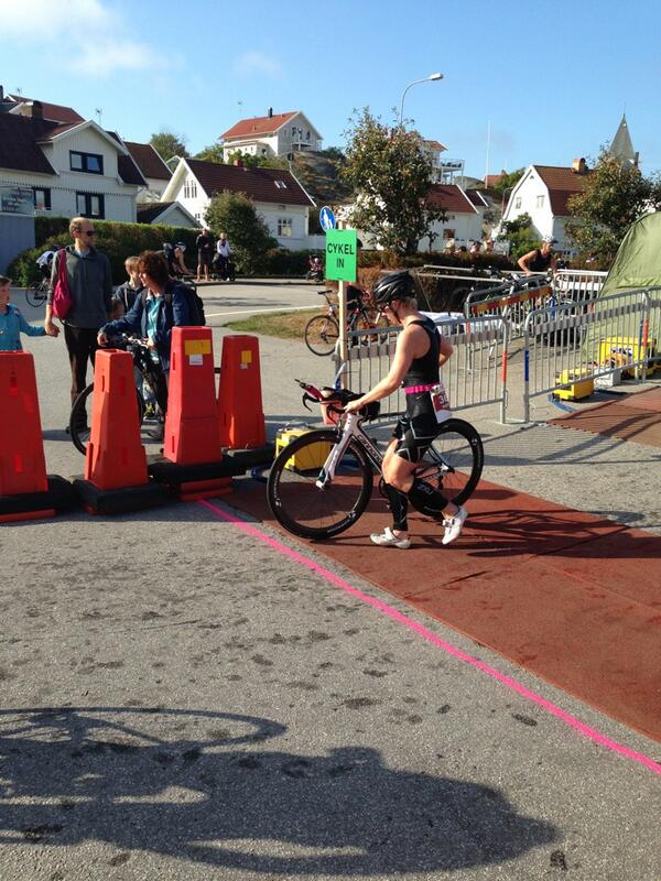 svahnove's tweet photo. @S0phieBerg ute på cykel. Simtid 35.08 http://t.co/nNSvJKZXAw