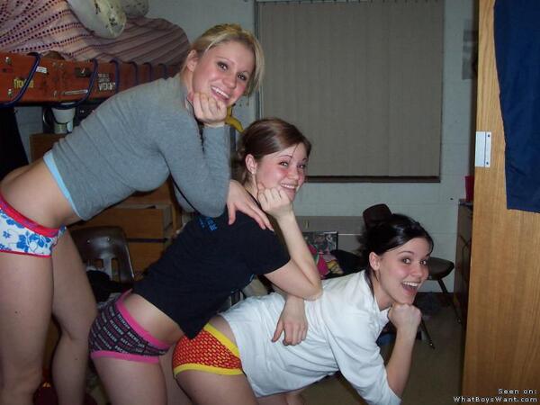 _WhatBoysWant's tweet photo. Which would you pick? http://t.co/NPLfBiBuij
#College #Dorms http://t.co/w0V5j9m6A0