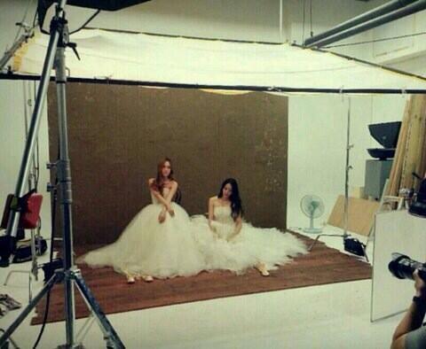 [OTHER][06-01-2013]Jessica và Krystal được chọn là người mẫu mới cho thương hiệu trang sức "STONEHENgE" - Page 2 BS0owonCAAAmUFO