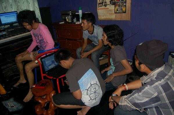 Record process feat <a href="/p18poppunk/">Progressif eighteen</a> Tagged : <a href="/Febby_PR/">Febby(SinggalangT&T)</a> <a href="/GrandyChatria/">Grandy Chatria</a> @lenkjoe