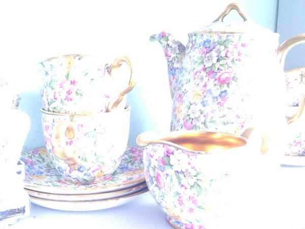 FloristBrighton's tweet photo. Chintzy! http://t.co/WDOtj5GRuU