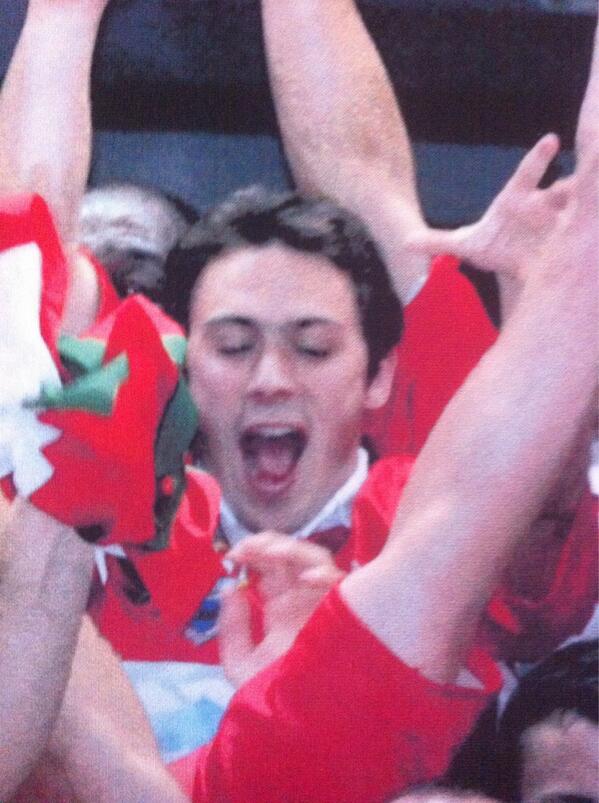 Qu'elles sont ces choses sur ce crâne ?? @yapudecheveux@diocheveux@noshampoing