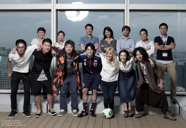 Fc Schalke 04 A Pic From Voguejp Uchida Jumps S04 Vogue Japan 13年10月号 内田 篤人 Http T Co Uv0olzsvve