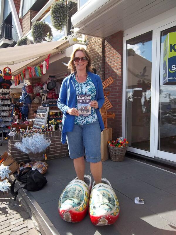 TDRproject's tweet photo. Tilbury Magazine travels to Holland!! Look at those shoes, such a fun photo :) http://t.co/n3Q1Mqx3PV