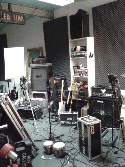 eypee's tweet photo. New cover video coming soon...visit http://t.co/neiPXOgL4v http://t.co/So34m9ZBLE