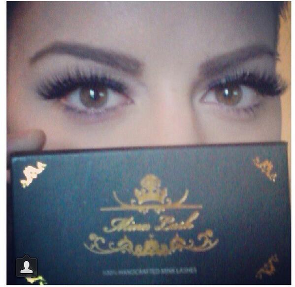 Minxlash's tweet image. This girl took this photo of herself in our Cleopatra #minklashes looks so stunning!! #minkeyelashes #minxlash
