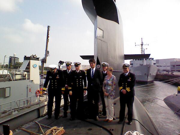 OZD_CDE's tweet image. #SG #Akerboom en #vadm #Borsboom op bezoek a/b van #ZrMs #Bruinvis van de #onderzeedienst.