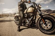 NLHarley's tweet photo. Muscular, Mean &amp; Aggressive. Zie de spiksplinternieuwe Fat Bob in deze video http://t.co/0cuHynwWyT http://t.co/PS1MuzFsHz