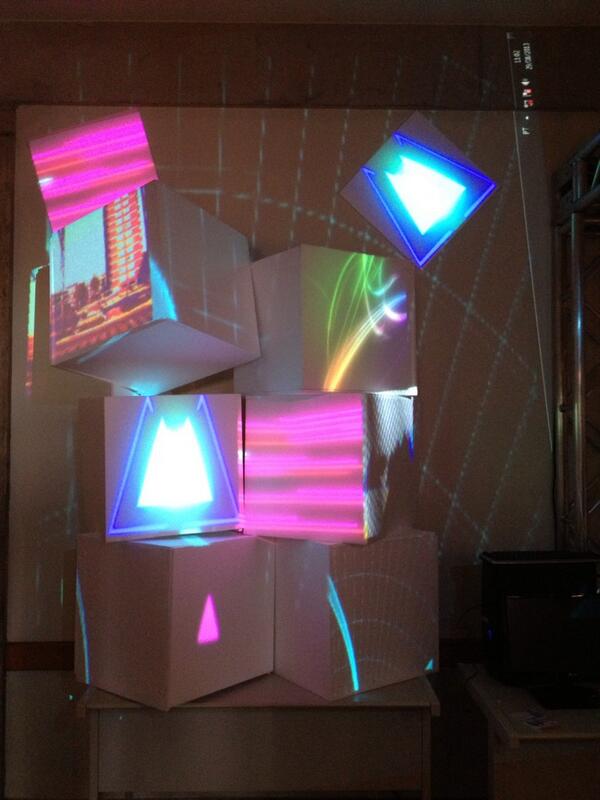 FECDESIGN2014's tweet image. Pessoal não deixem de vir na FEC UNIARA 2013 projeção mapeada e muito mais..