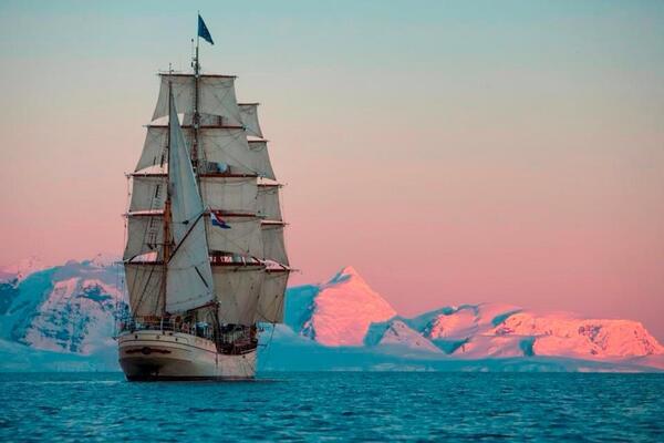 BarkEuropa's tweet image. Travel on a historic tall ship “@lonelyplanet: Antarctica: planning the trip of a lifetime ow.ly/okkk1 ”
