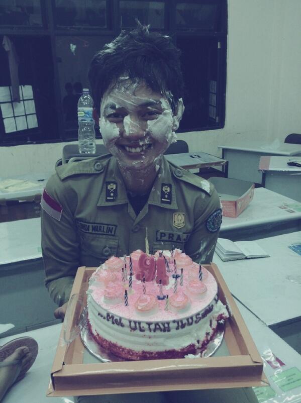 soniawarlin's tweet photo. makanya cika cepat sembuhhh yaaa “@siskafitrianiSF: aku jugz mau kue :( @yasetiffany: aku mau kue :( aku gak http://t.co/B0P3maTym6"”