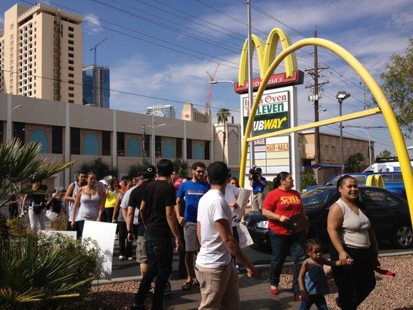 829strikeLAS's tweet photo. We're takin it inside!! #Vegas #829strike   #lowpayisnotok http://t.co/zMOipcvwqX