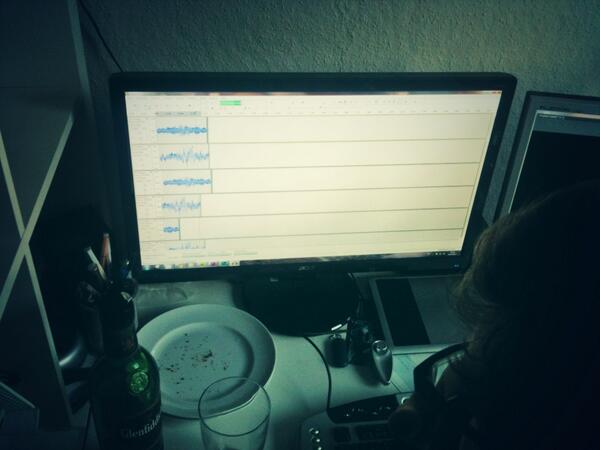 oneWaveStudios's tweet photo. Layering tracks for the perfect ending sound http://t.co/NSYML5ECMf