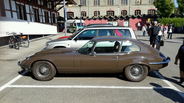 CycleryMa's tweet photo. Too bad bout the colour. "@BicyclePowerSA: So I know it's not a bike but what an awesome car! #jag http://t.co/OOrP1ghdSh"