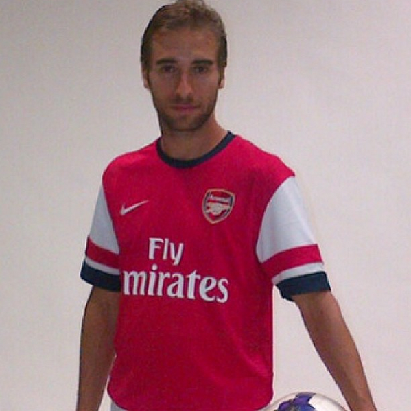 cesc4official's tweet photo. Goodluck on this new challenge my "brather". 😉 http://t.co/M0wLzU3Atu