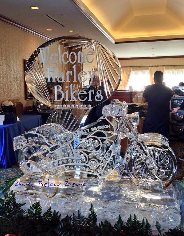 ArtBelowZeroMax's tweet photo. Welcome to #Milwaukee #HarleyBikers #HarleyRiders #Harley110Milwaukee #ArtBelowZero http://t.co/8QaQeuKt9i