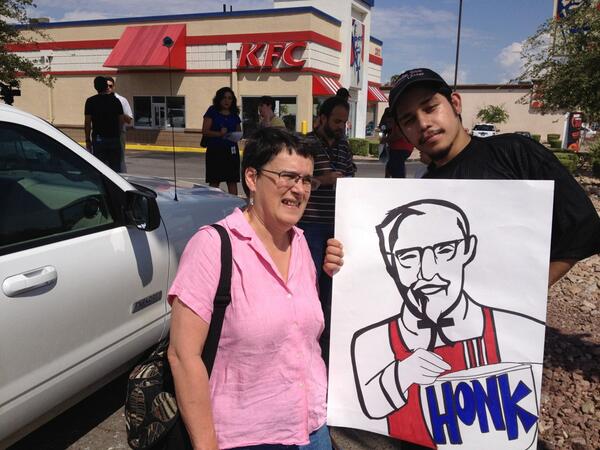 829strikeLAS's tweet photo. HONK (or retweet) for better wages at #KFC! #829strike #Vegas http://t.co/ndu4dDrtFi