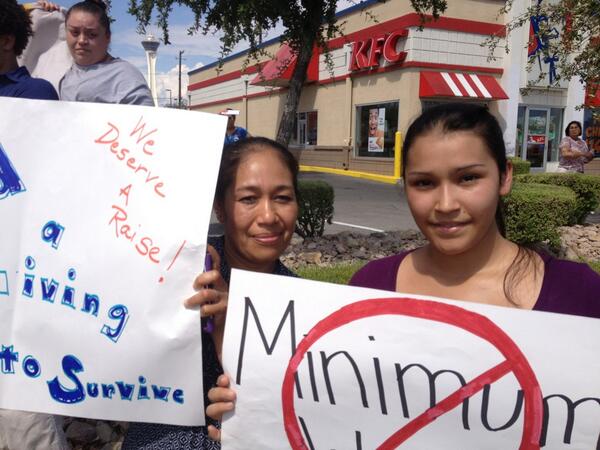 829strikeLAS's tweet photo. KFC, we Kan't Feed our Children! Raise the wage, raise our families! #Vegas #829strike #lowpayisnotok http://t.co/Ef8fksqQL8
