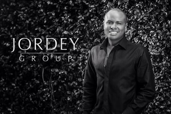 TVPhotographer's tweet photo. Thank you to the best Business Development "PIMP" I know, appreciate all of your efforts my friend @cordeylash http://t.co/HMbSZPUUIU