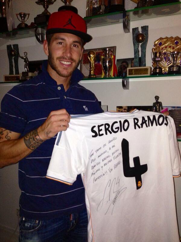 SergioRamos's tweet photo. A mi amigo @nfranver mucho ánimo y fuerza. Mañana te mando un regalo que espero que te guste. Un abrazo crack http://t.co/lyAm6UNICs