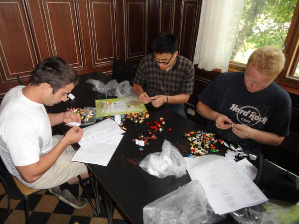 Activists are assembling to speak out about AID CUT #tenkstørre