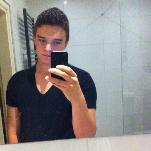 MeetenOrRun_'s tweet photo. #meids ( @iam_jari ) #MeetenOrRun ? http://t.co/91OW78OrfQ