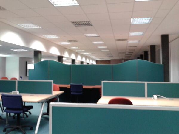 ItsRichardS's tweet photo. The only time nobody is in the microlab cramming for exams... And i'm here :-( http://t.co/KgEU5Ex0Zh