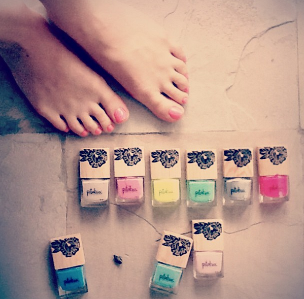 Lotusuite's tweet photo. Nuestro pedicure listo para el fin de semana con colores Pitahia! #nails #nailpolish #pedicure #pitahia #colors http://t.co/b8ZQcyRhoA