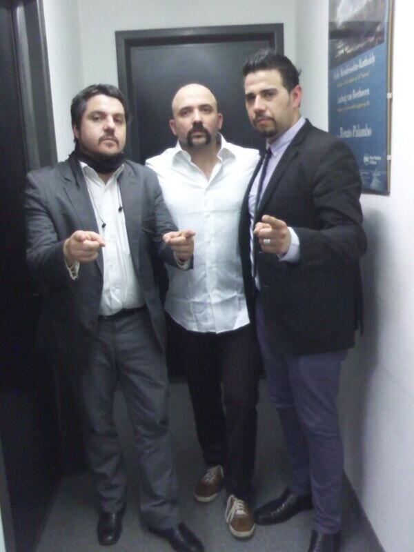 losbipolares's tweet photo. Desde Milán un gran abrazo!!! http://t.co/ziSLxiFL8I