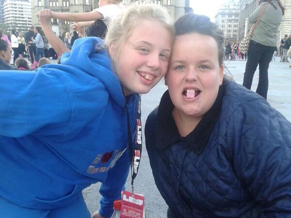 peach_lucy's tweet photo. &amp;alice xox http://t.co/Nn2dzNa0m3