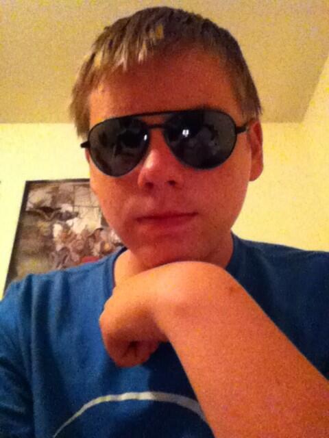 IronicallyDave's tweet image. I found my old aviators and my hair is almost to the right length. Gooooood. Gooooooooood.