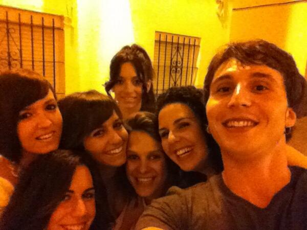 Iruedaluque's tweet photo. Encantado d la vida con @sansan19291 @aliciatalon @albotaa @krisalgo @beagoma @marineti6 en #Conil #BuenFlow http://t.co/D2tm41tSxa