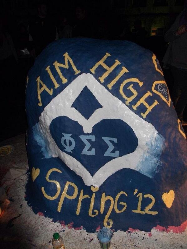 samcarlson11's tweet image. I'm so happy I'm able to spend another year with my best friends in the best house there ever was. #spring12 #phisig