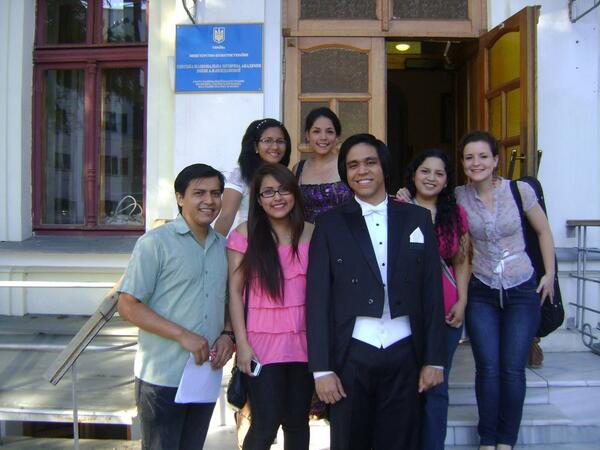 ernierivasmusic's tweet photo. El día de mi concierto final Junio 2013 @AndresNunito http://t.co/YsbUaCKVti