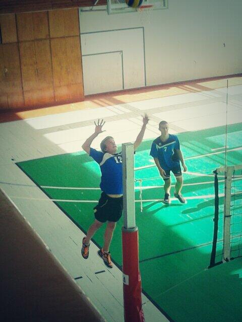 kituuJou's tweet image. Ludvig mängib võrkpalli :)) #coldman #nr12