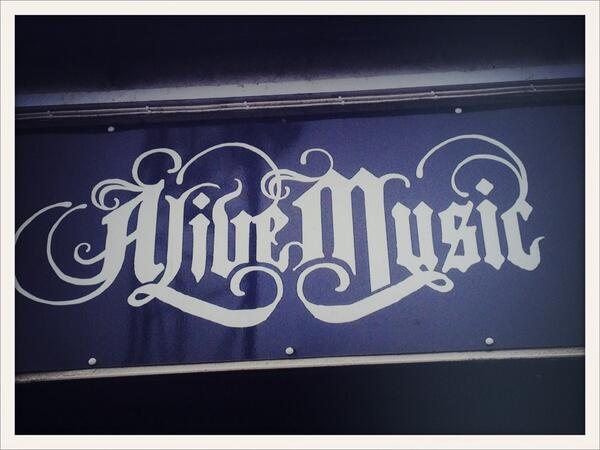 MyPreserver's tweet photo. thanks to @AliveMusicUK for the last minute rehearsal before #overthefestival http://t.co/yFHV3VbJeq