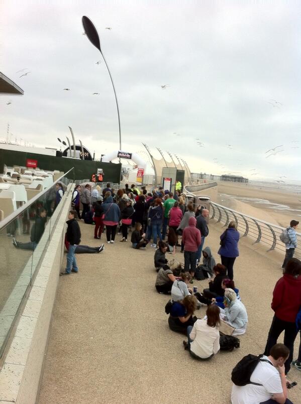 BBCLancashire's tweet photo. @gillylancs in #blackpool as queue begins to form for #switchon13 @visitblackpool live till 4 pm http://t.co/HAviE0gdb0