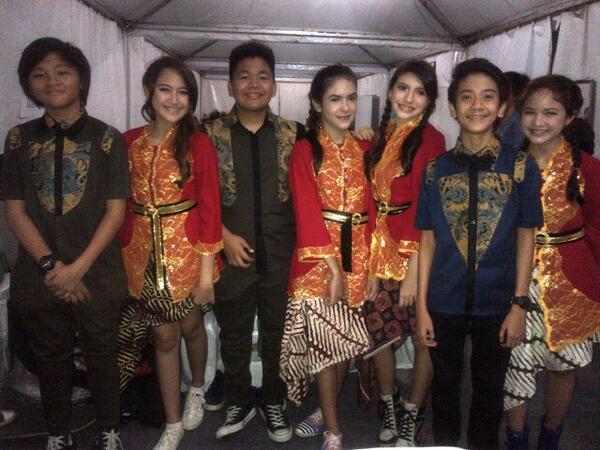 Salshapoy's tweet photo. RT"@Nisaarchmi: Pada keceh ganteng dan cantik banget :3 http://t.co/pbIWQyYhkS"