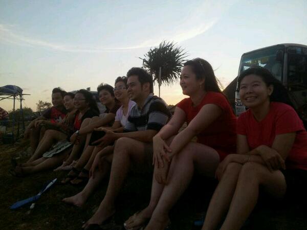 debdhe's tweet photo. @tigerairmandala menikmati semilir angin senja di tepi pantai sarangan gunung kidul. #beentheredonethat5 http://t.co/iSUQeoAqqh