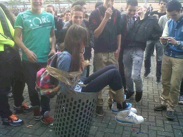 MeLevenInFotos's tweet image. #RETWEET als je tegen pesten bent!