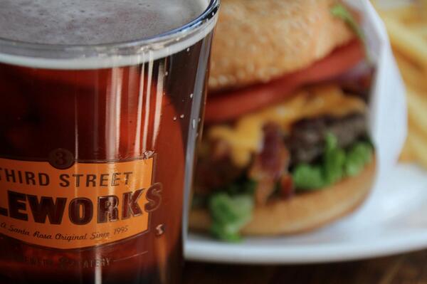 3rdstaleworks's tweet image. Come on down and watch the Giants take on the Diamond Backs. Game starts at 6:40pm sharp! #beertolove