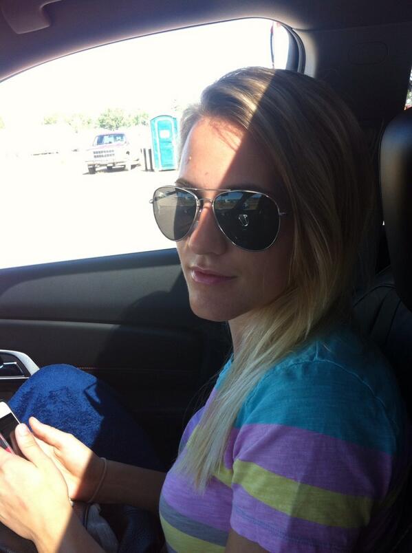Stahlly7's tweet photo. Hard looking left when my world is on my right.. #endofsummer #roadie @amandaiyoung http://t.co/ohV9JvnVsj