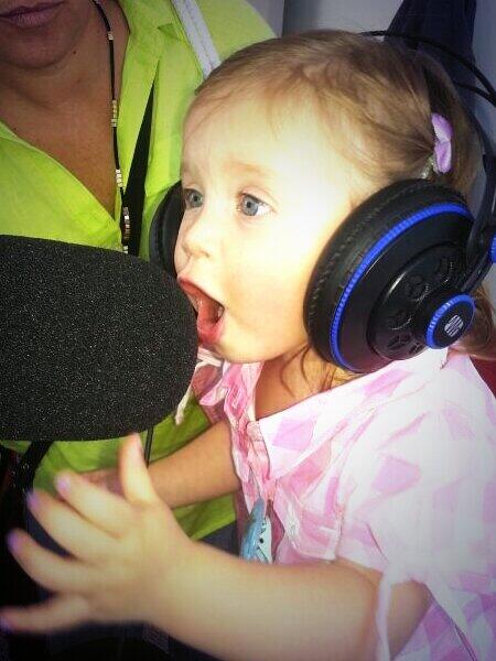 Jcpalma_'s tweet image. "@JocelynMedinaR: @fergallardo_ debe estar muy grande tu hija, te mando un abrazo"/// si esta bella y rica