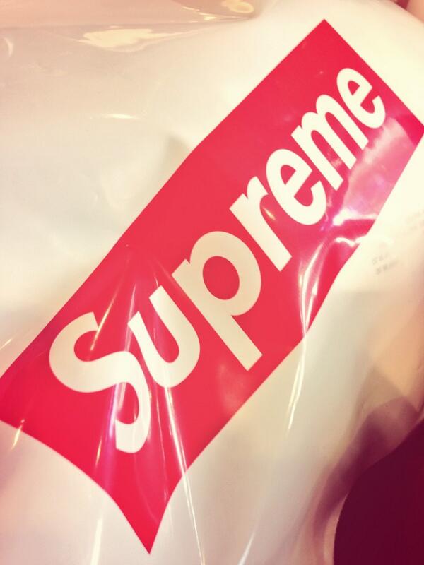 antonylm95's tweet photo. Copped some new preme #buzzing #supreme #trill http://t.co/lYHkv4Ng1U