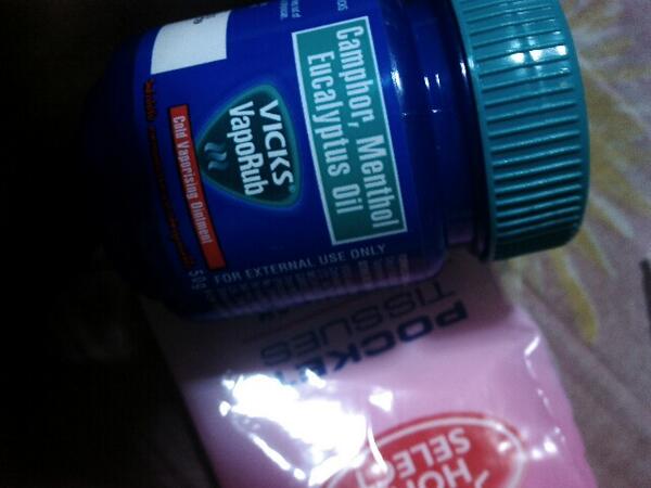 itsMoi_Phoebe's tweet image. Never thought I'd be using you again :) #VicksVapoRub #cloggednose #colds&amp;amp;cough #cantbreath #unwell #temporaryrelief