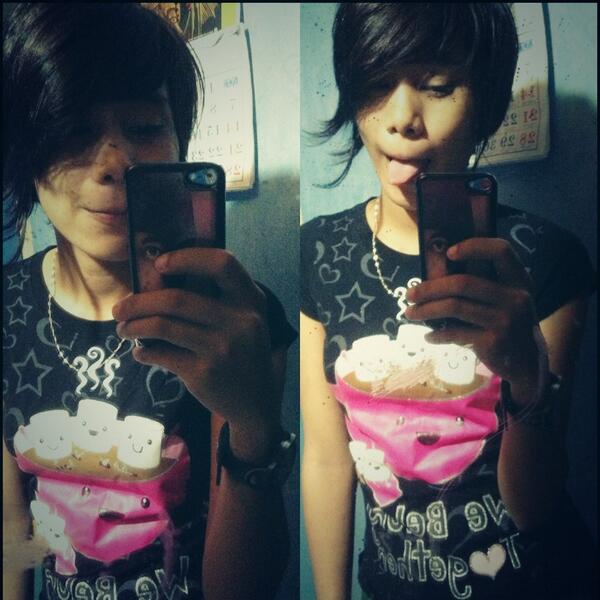 jolinaquinn's tweet image. Syempre se-selfie muna bago matulog. HAHAHAHA. K. Always with my dirty mirror. Lol. #selfie #garbageface