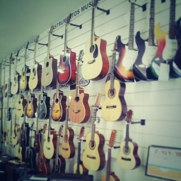 youngmusic's tweet photo. Variedade é aqui na Young Music... http://t.co/ma0BeypqgI